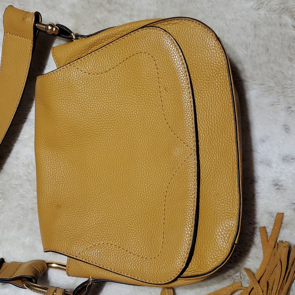 Vince Camuto Caramel Tal Crossbody Leather Saddle Purse w Horseshoe Hardware - Picture 3 of 11